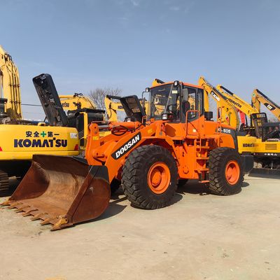 Chargeuse à roues d'occasion de la marque coréenne Doosan DL505 d'une capacité de seau de 2,7 m3