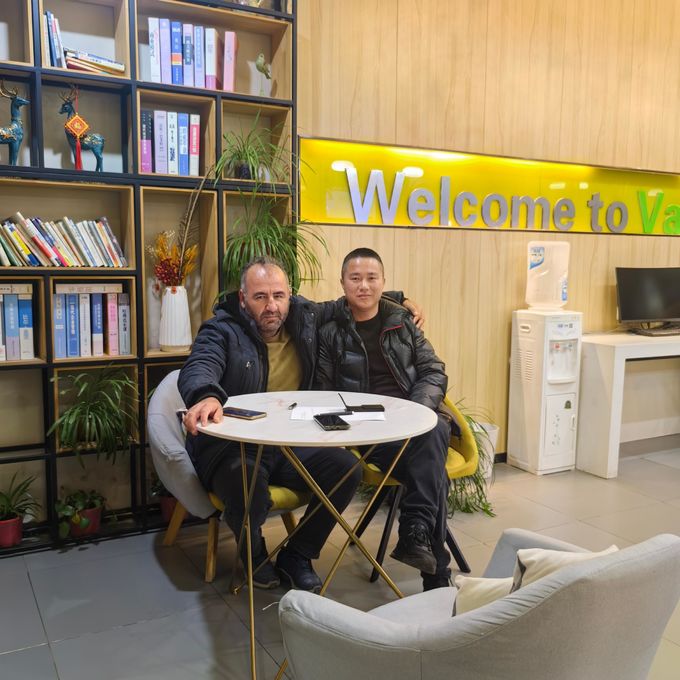 latest company news about Iranian customers personally purchase Komatsu 400-8R 0